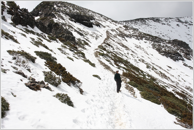 2012-03-06 10-56-53踏雪登雪山途中.JPG